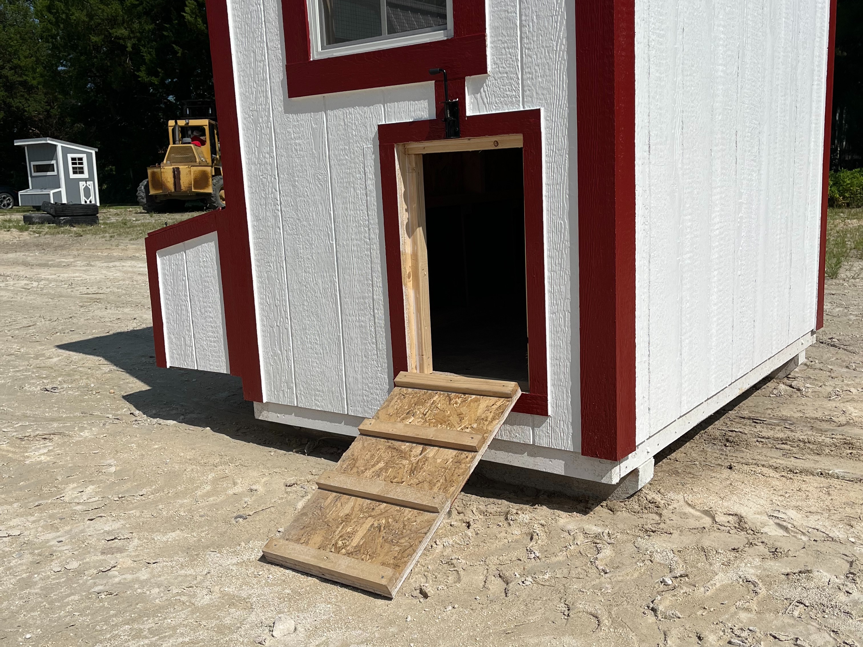 Exterior of a 4x6 chicken coop chicken ramp 